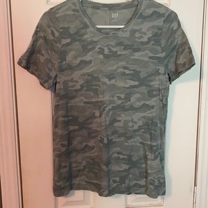 Gap camo tee